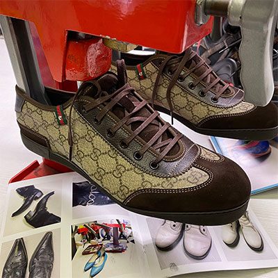 Растяжка обуви в мастерской в длину, ширину, в подъеме, под косточку -  Мастерская обуви Алеганна - высший уровень сервиса для элегантных людей!