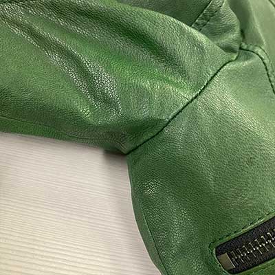 Покраска зеленой кожаной куртки